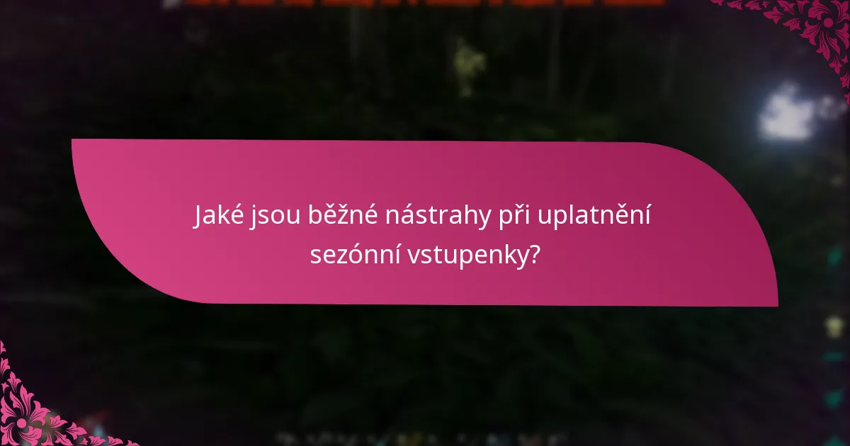Jak se procesy uplatnění sezónní vstupenky liší mezi platformami?